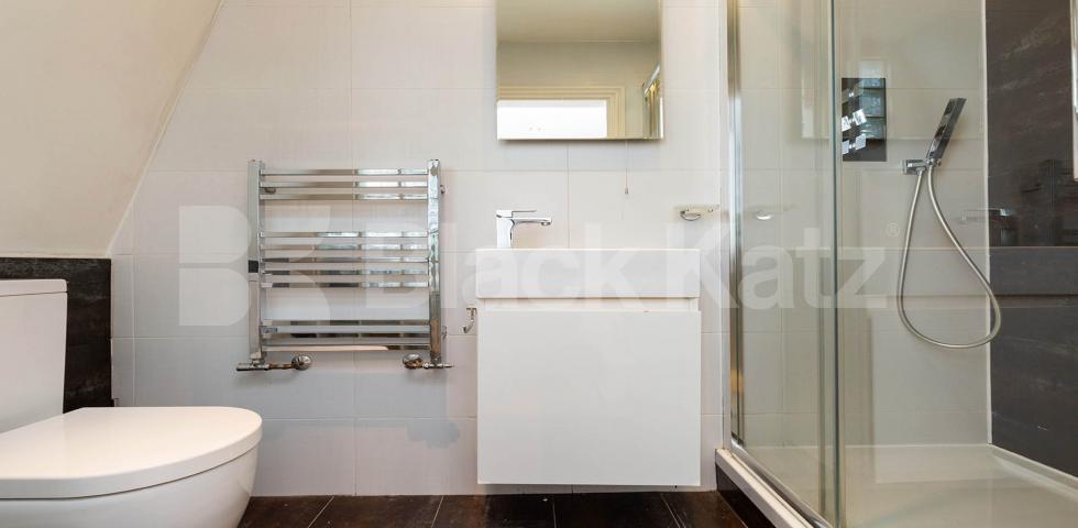 Stunning 3 bed 2 bath by Regents Park and Camden  Jamestown Road, Camden